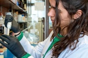 La UBA descubrió un método para detectar el maltrato infantil a través de la saliva