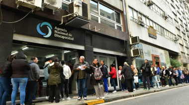 Pasan la motosierra mientras recaudan para la corona