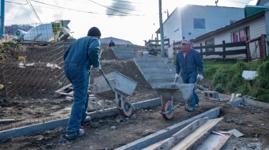 Construyen una nueva escalera en Karukinka Norte