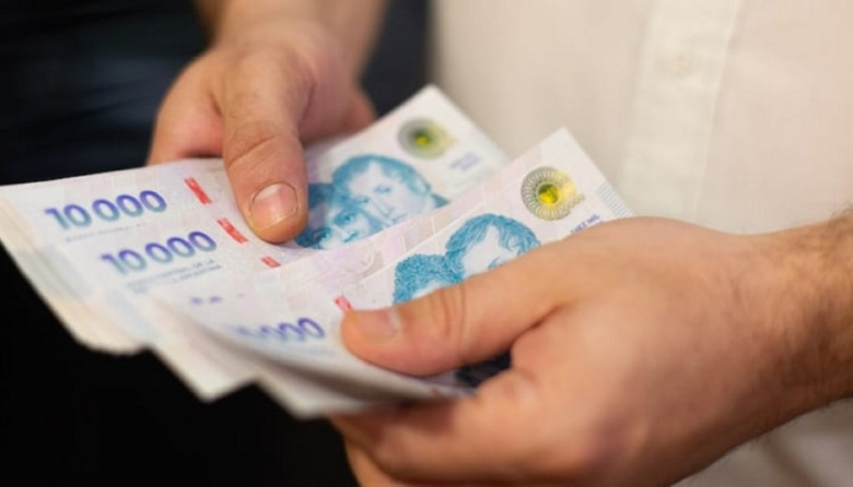 Salario mínimo: el Gobierno fijó aumentos escalonados hasta agosto de 2026