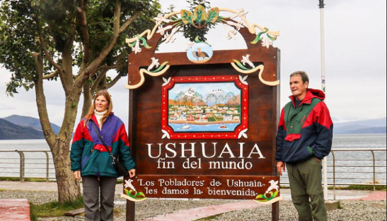 Elsa Zaparart llevó adelante la puesta en valor del icónico cartel “Ushuaia Fin del Mundo”
