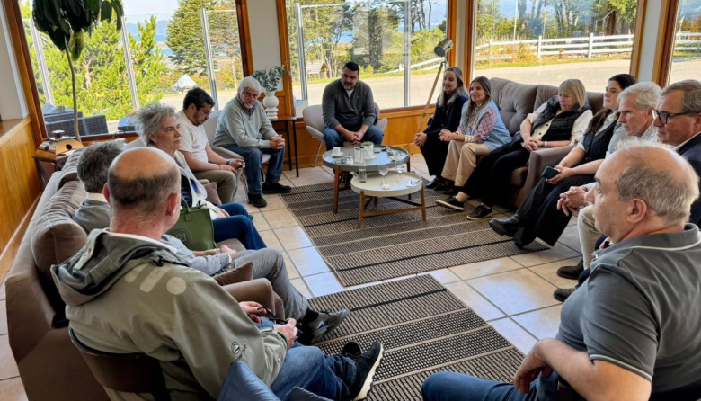 Encuentro del intendente con sectores vinculados a la Reserva Glaciar Martial por agenda común