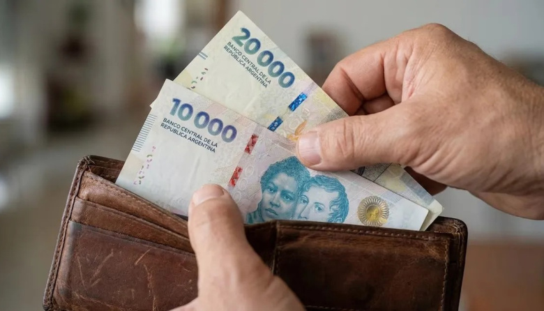 Comer en el trabajo es un privilegio: muchos trabajadores saltean comidas por falta de dinero