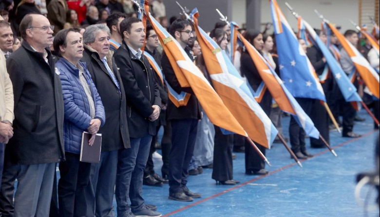 Ushuaia rindió  homenaje al aniversario del nacimiento de la Provincia y de la Carta Magna Fueguina