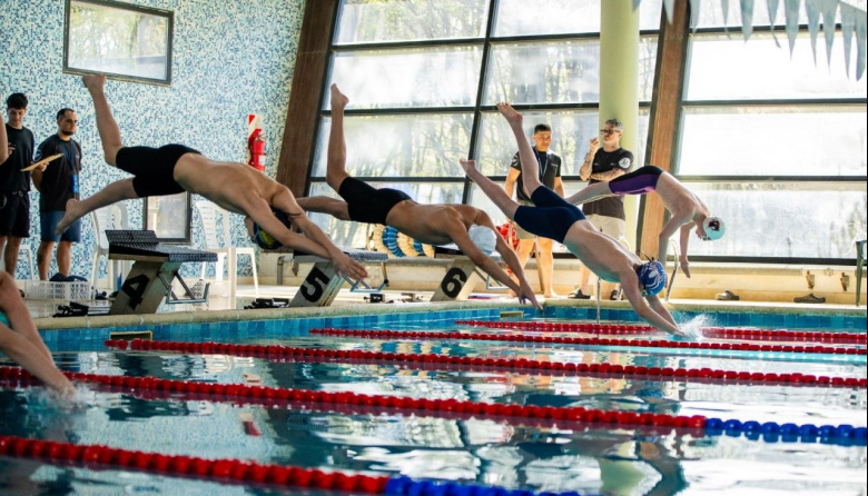Más de 200 nadadores y nadadoras participaron del torneo de natación “142° Aniversario de Ushuaia”