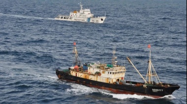 Pesca ilegal: más de 100 barcos chinos acaban de cruzar desde Chile y el Gobierno apura acuerdos para frenar el saqueo