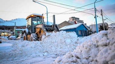 Intenso despeje de nieve durante la jornada del domingo