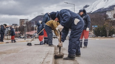 El Municipio comenzó con la limpieza integral de cordones y veredas