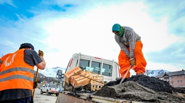 Continúan los trabajos de reparación vial