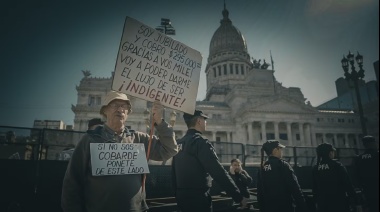 Tensión frente al Congreso entre los manifestantes y la policía durante la marcha contra el veto a la reforma jubilatoria