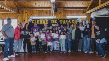 300 vecinos recibieron certificados de su participación en los Talleres Comunitarios Municipales