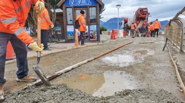 Reconstruyen la vereda en el ingreso al Puerto