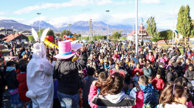 "Pascuas en la Plaza" fue la alegría de cientos de niños con sus familias