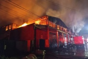 Más de 50 bomberos trabajaron para sofocar el incendio del Supermercado La Victoria