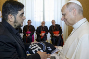 UTEP entregó al Papa un informe crítico de la gestión de gobierno: "La métrica oficial invisibiliza a más de 6 millones de personas"